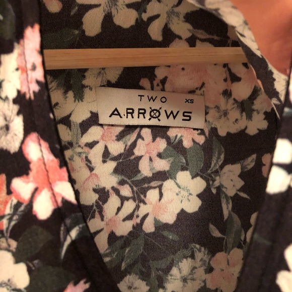 Two Arrows sz XS ✨ - Picture 3 of 4